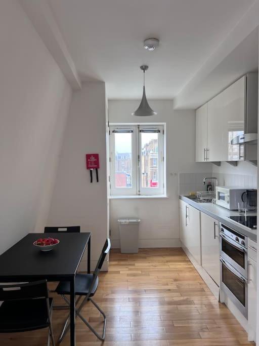 Central , Bright And Modern Flat Up To 4 People Λονδίνο Εξωτερικό φωτογραφία
